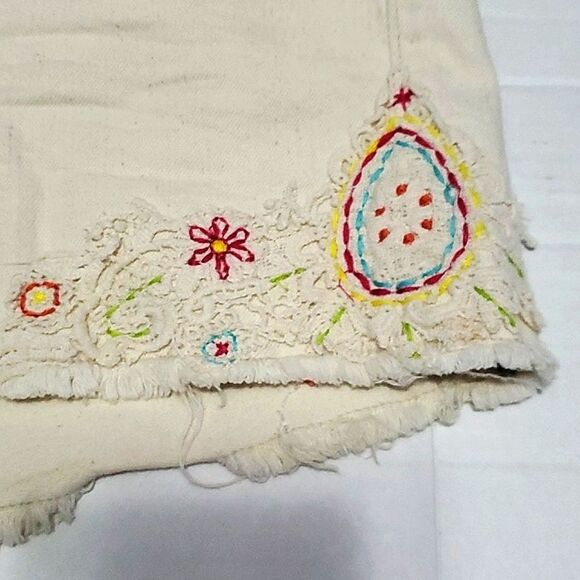NOBO Boho Cream Embroidered Frayed Shorty Shorts Jeans Junior 17 - Picture 5 of 10